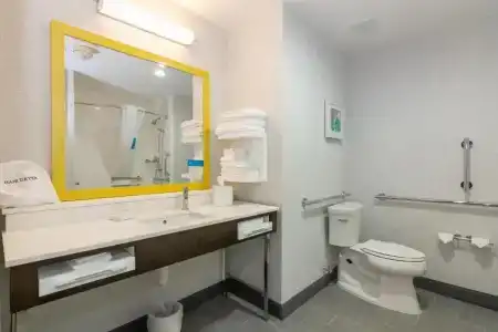 Hampton Inn & Suites Dallas East - 61