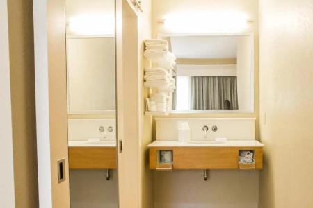 Hampton Inn Charleston-Daniel Island - 91