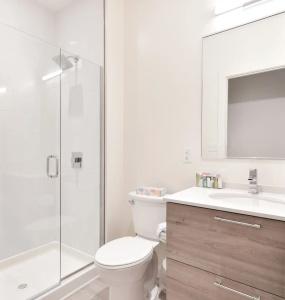 Global Luxury Suites Downtown - 30