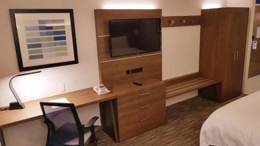 Holiday Inn Express and Suites, an IHG - 63