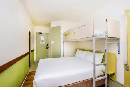 ibis Budget - - 26
