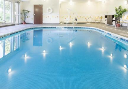 Fairfield Inn & Suites - 13