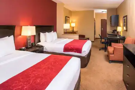 Comfort Suites Airport Convention Center - 3