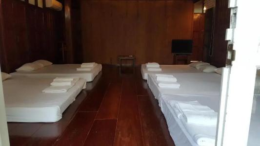 Ruean Mai Chai Khlong - 68