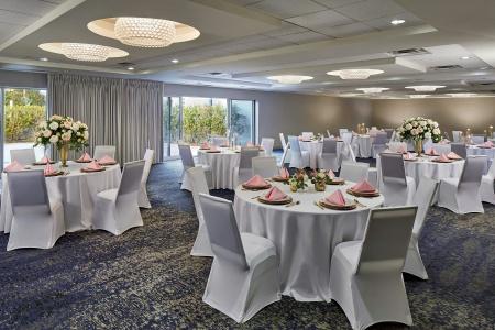 Four Points by Sheraton Downtown - 35