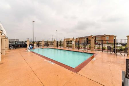 6-Laredo, TX - Airport - 14