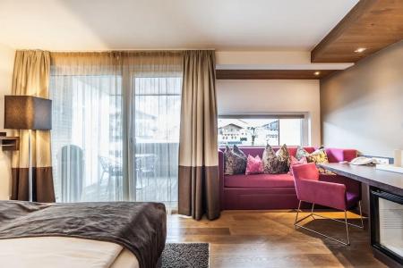 Lederer's living - 62