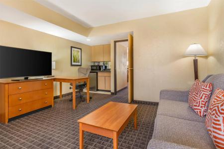 Best Western Plus Thunderbird Suites - 82