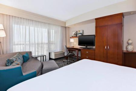 Courtyard by Marriott Downtown - 33