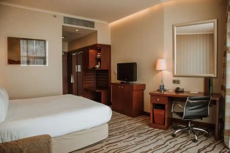 DoubleTree by Hilton Bratislava - 40