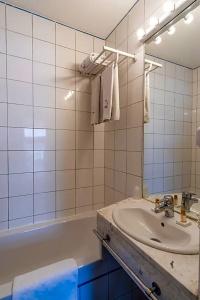 Ours Blanc - Place Victor Hugo - 75