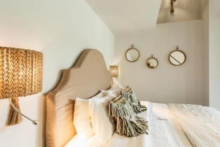 Blue Carpet Luxury Suites - 111