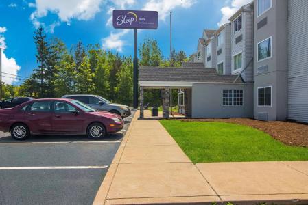 Erie Inn and Suites - 14