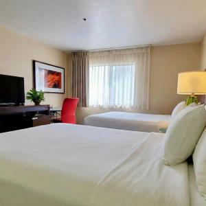 Rogue Regency Inn & Suites - 39