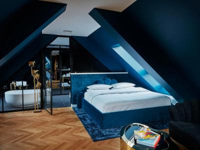 Provocateur Berlin - 68