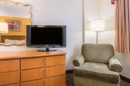 Quality Inn & Suites Near the Theme Parks - 39