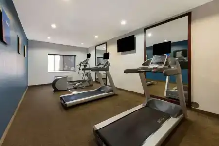 Comfort Inn East - 17