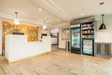 Comfort Inn & Suites Beach - 1
