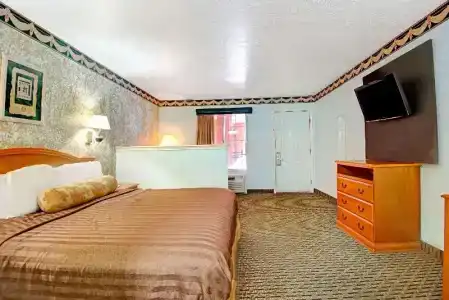 Travelodge By Wyndham San Antonio Lackland a f b - 63
