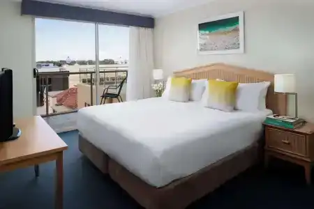 Rydges - 184