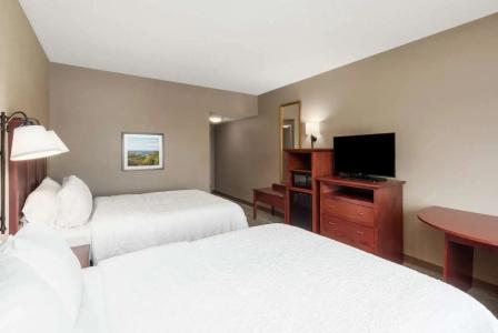 Hampton Inn - Hills - 52