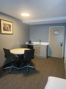 Anchor Inn and Suites - 61