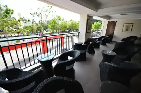 906 Riverside - 16