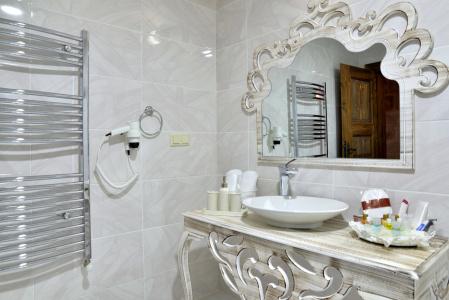 Elevres Stone House - 7