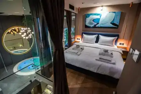Central Park Residence - 140