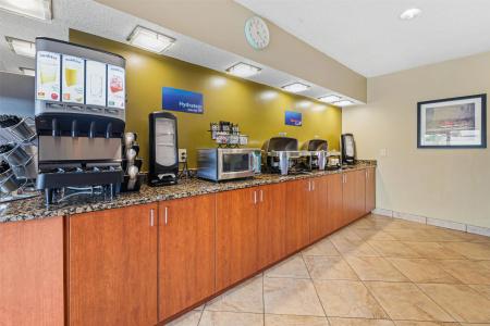 Best Western Ambassador Inn & Suites - 32