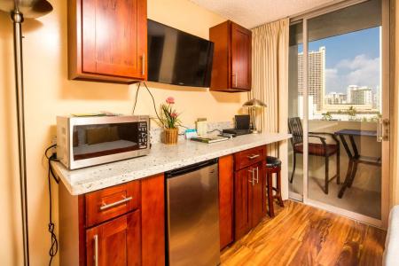 Castle Waikiki Grand - 18