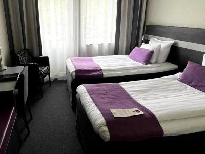 Tylebackl; Sure Collection by Best Western - 72