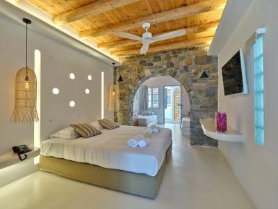 Zefi & Suites - 213