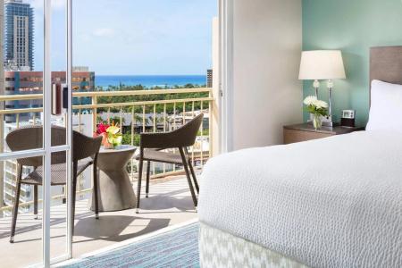 Courtyard by Marriott Waikiki Beach - 13
