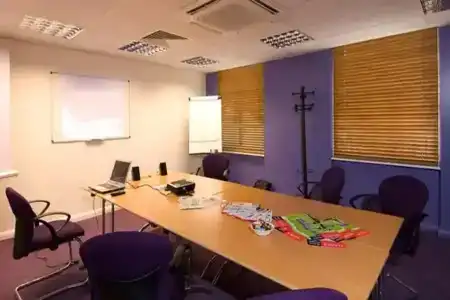 Premier Inn Victoria - 11