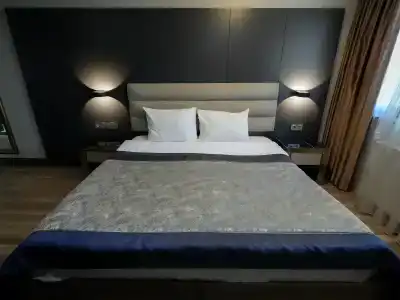 A Palace Suites - 210