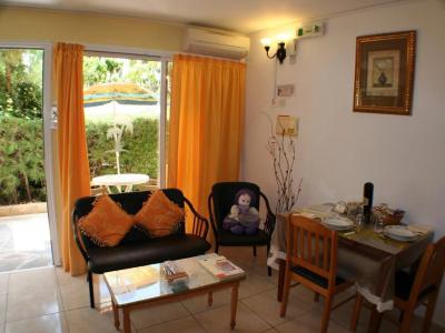 Apollonia Holiday - 1