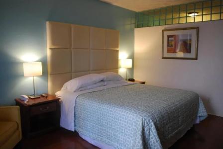 Green Island Inn - 50