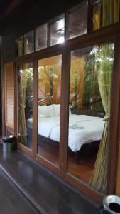 Ruean Mai Chai Khlong - 66