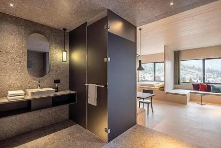 The Hide Flims - 76