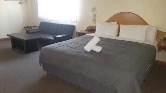 St Georges Motor Inn - 109
