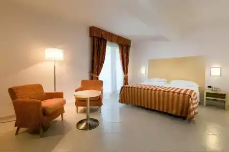 Continental Wellness & Spa - 80
