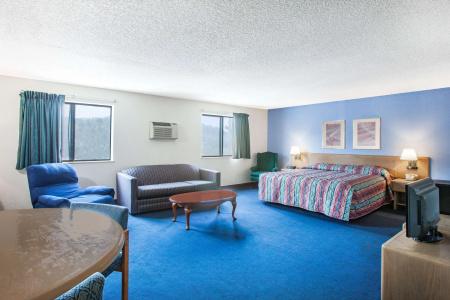 Super 8 by Wyndham - 3