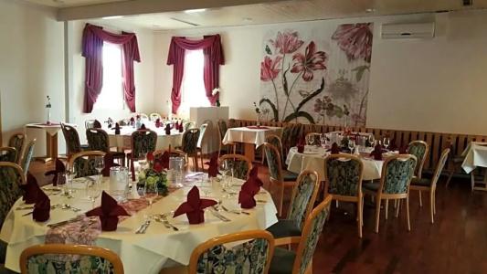 Hosser's Restaurant - 9