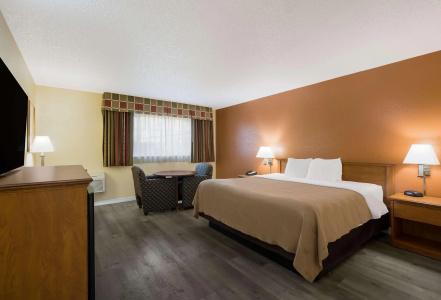 Quality Inn & Suites Airport - 34