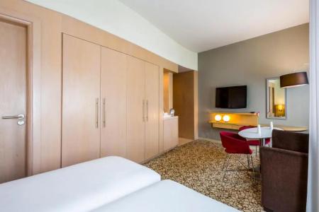 Novotel Suites Dubai Mall of the Emirates - 55