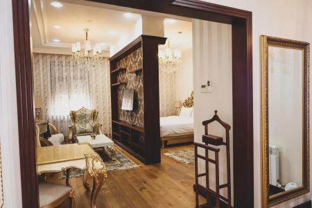 Royal Residence - 276
