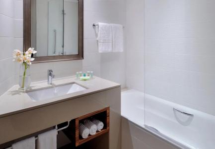 Courtyard by Marriott World Trade Center, Abu Dhabi - 9
