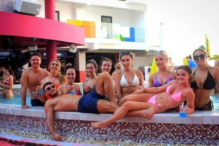 SocialTel Samui - Adults - 18