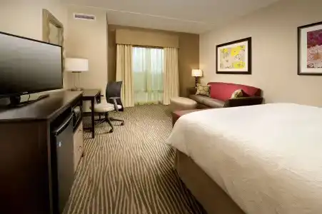 Hampton Inn & Suites/Hamilton Place - 3